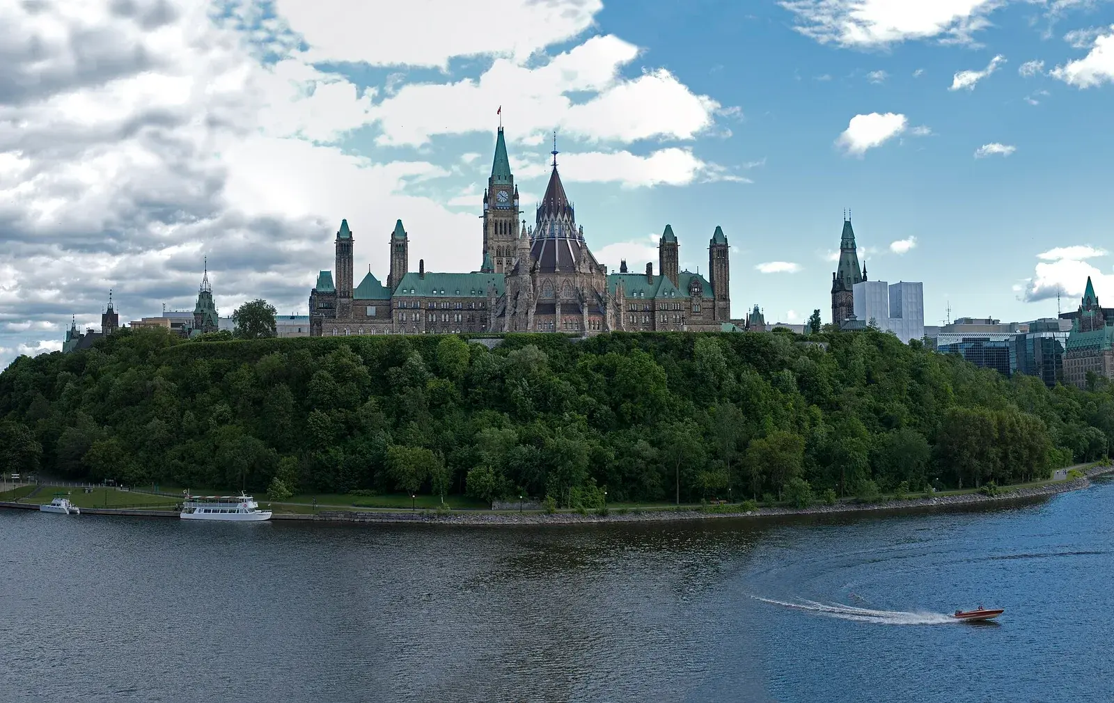 Đồi Nghị viện (Parliament Hill) tại thủ đô Ottawa
