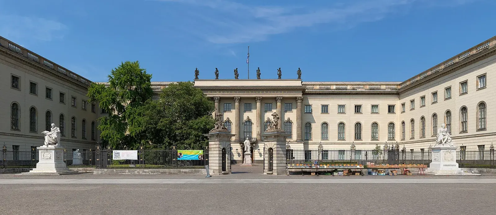 Khuôn viên ĐH Humboldt Berlin