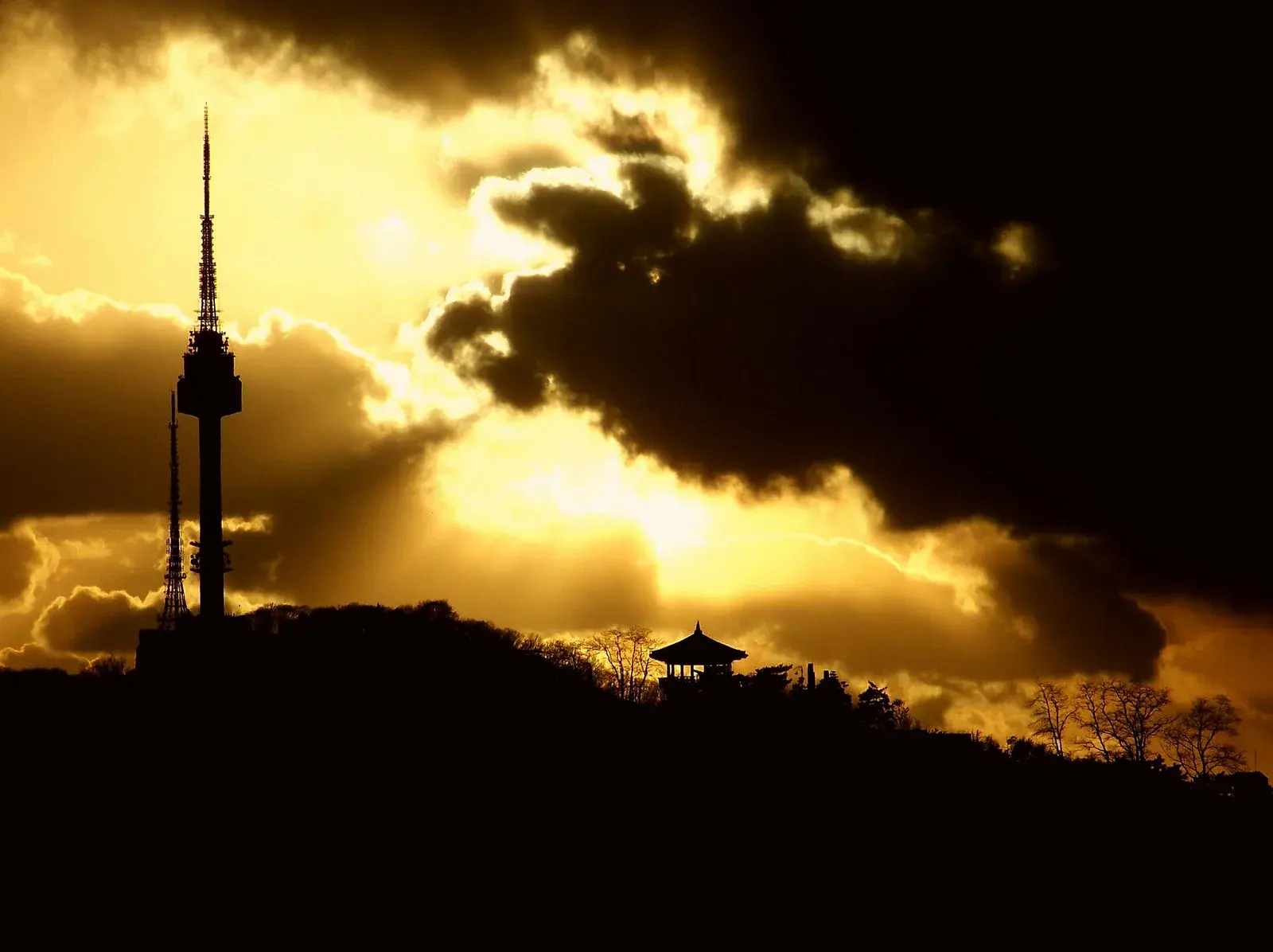 Tháp Namsan Seoul lúc hoàng hôn, Hàn Quốc