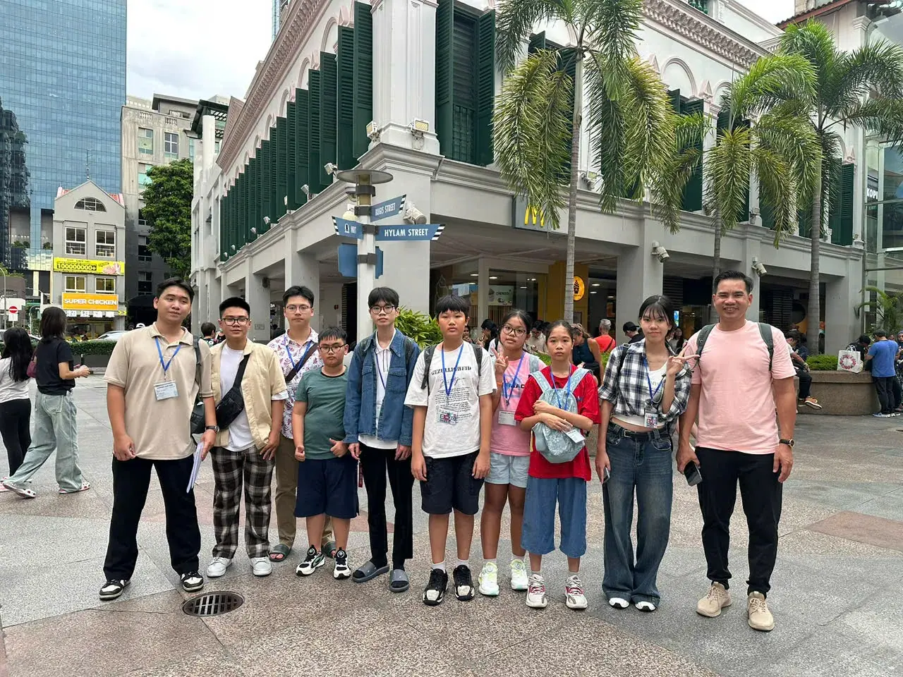 Đoàn học sinh khám phá phố Bugis
