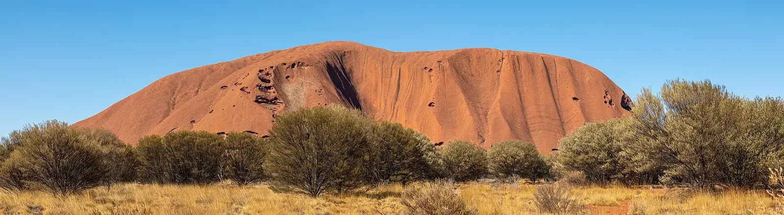 Uluru (Ayers Rock) giữa vùng Outback nước Úc