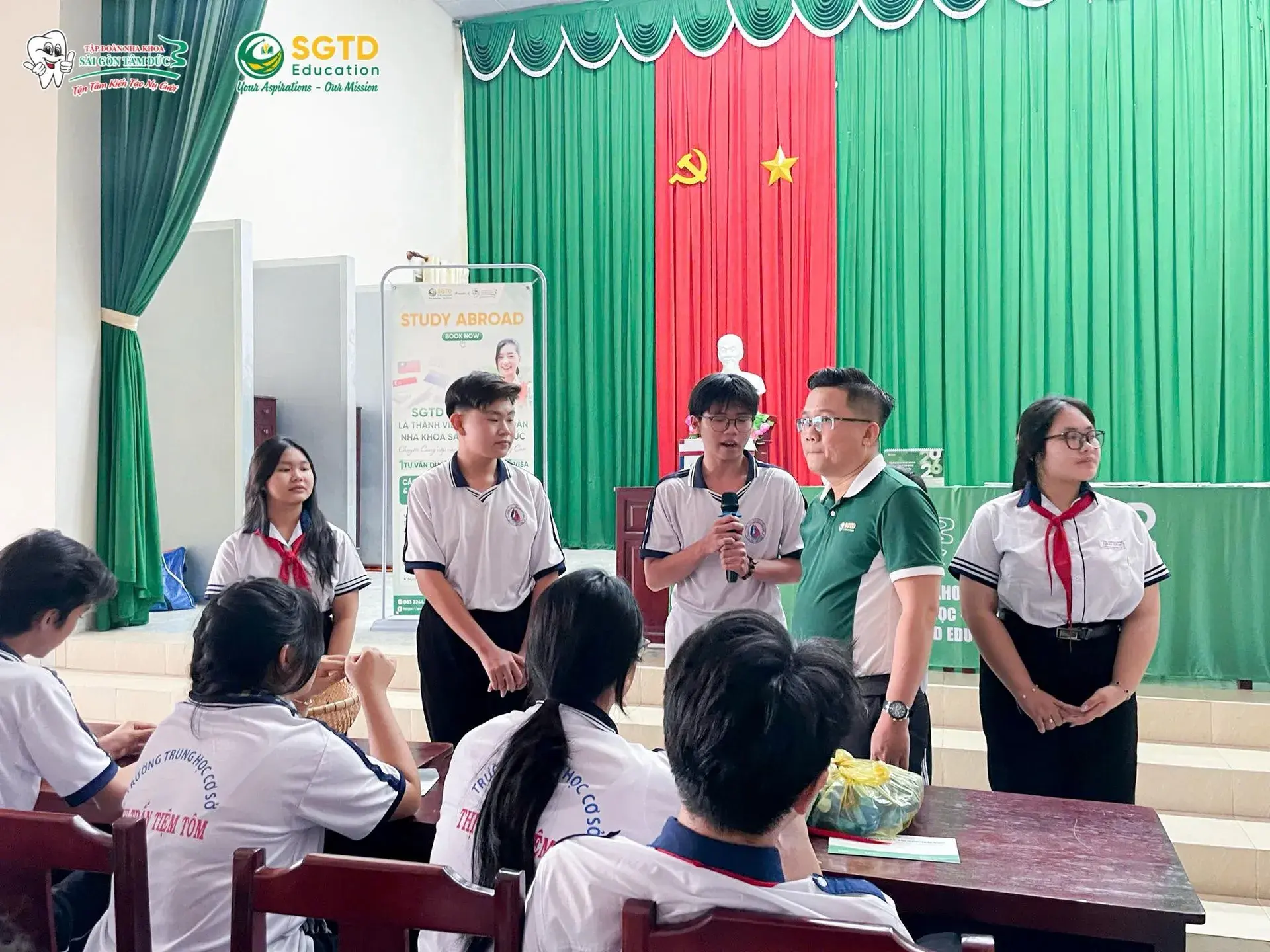 Buổi Chia Sẻ Thông Tin Du Học và Chăm Sóc Răng Miệng đến Các "Búp Măng Ngon" tại Trường THCS Tiệm Tôm (ảnh 7/39)