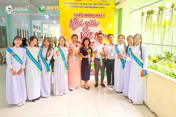 Chúc Mừng Lễ Kỷ Niệm Ngày Nhà Giáo Việt Nam 20/11 tại THPT Chuyên Nguyễn Thiện Thành & THPT Nguyễn Đình Chiểu (ảnh 2/17)