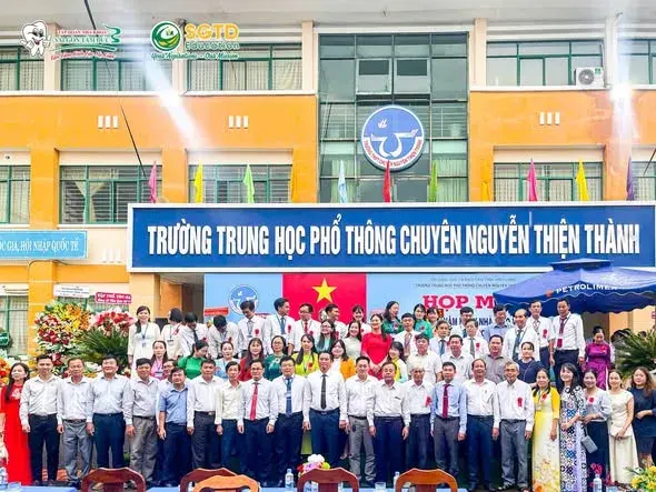 Chúc Mừng Lễ Kỷ Niệm Ngày Nhà Giáo Việt Nam 20/11 tại THPT Chuyên Nguyễn Thiện Thành & THPT Nguyễn Đình Chiểu (ảnh 5/17)