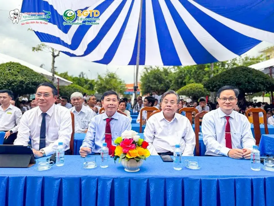 Chúc Mừng Lễ Kỷ Niệm Ngày Nhà Giáo Việt Nam 20/11 tại THPT Chuyên Nguyễn Thiện Thành & THPT Nguyễn Đình Chiểu (ảnh 7/17)