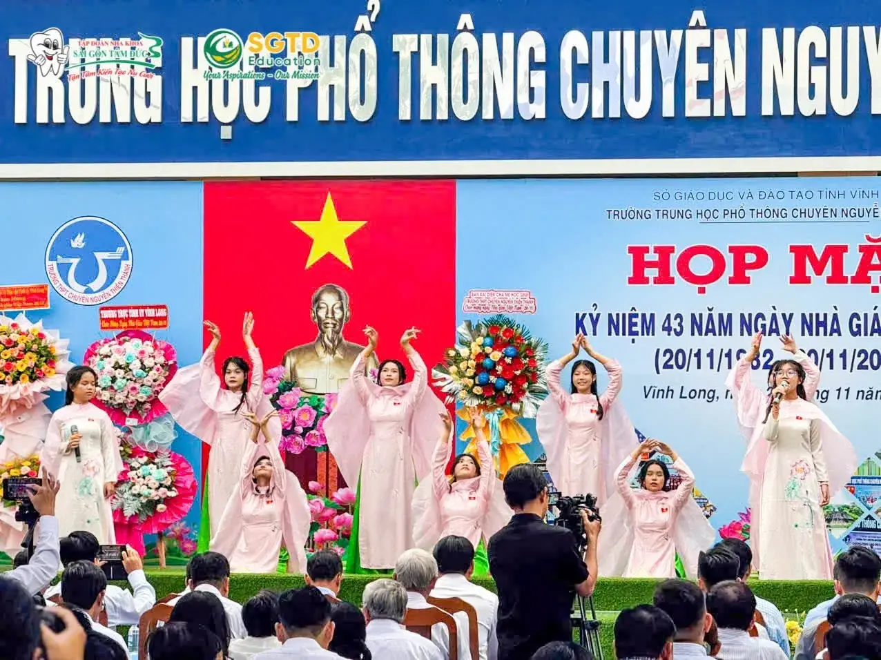 Chúc Mừng Lễ Kỷ Niệm Ngày Nhà Giáo Việt Nam 20/11 tại THPT Chuyên Nguyễn Thiện Thành & THPT Nguyễn Đình Chiểu (ảnh 10/17)