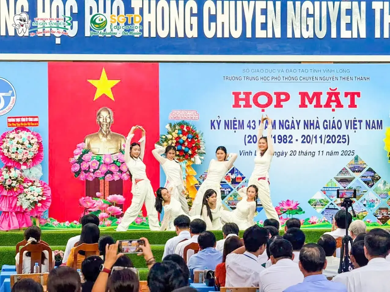 Chúc Mừng Lễ Kỷ Niệm Ngày Nhà Giáo Việt Nam 20/11 tại THPT Chuyên Nguyễn Thiện Thành & THPT Nguyễn Đình Chiểu (ảnh 11/17)