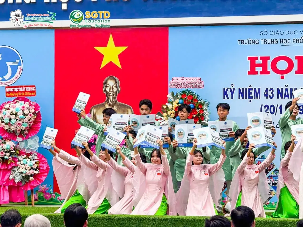 Chúc Mừng Lễ Kỷ Niệm Ngày Nhà Giáo Việt Nam 20/11 tại THPT Chuyên Nguyễn Thiện Thành & THPT Nguyễn Đình Chiểu (ảnh 12/17)