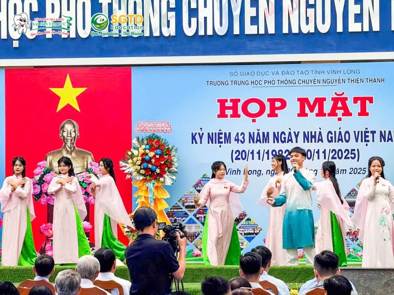 Chúc Mừng Lễ Kỷ Niệm Ngày Nhà Giáo Việt Nam 20/11 tại THPT Chuyên Nguyễn Thiện Thành & THPT Nguyễn Đình Chiểu (ảnh 15/17)