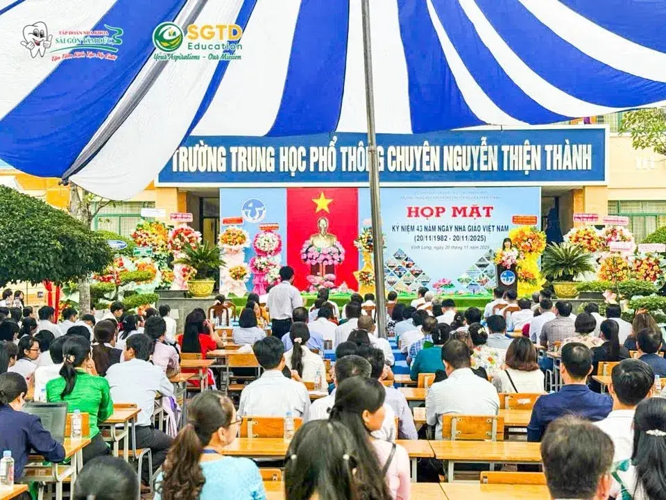Chúc Mừng Lễ Kỷ Niệm Ngày Nhà Giáo Việt Nam 20/11 tại THPT Chuyên Nguyễn Thiện Thành & THPT Nguyễn Đình Chiểu (ảnh 17/17)