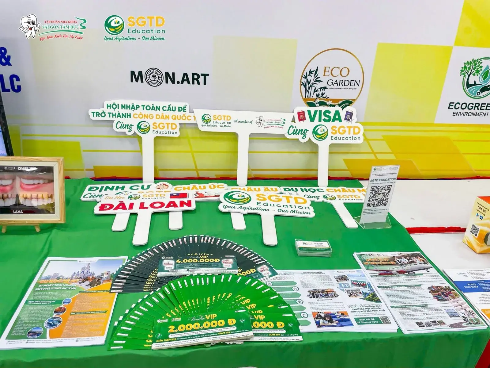Gian hàng SGTD Education với Voucher VIP ưu đãi và tài liệu du học