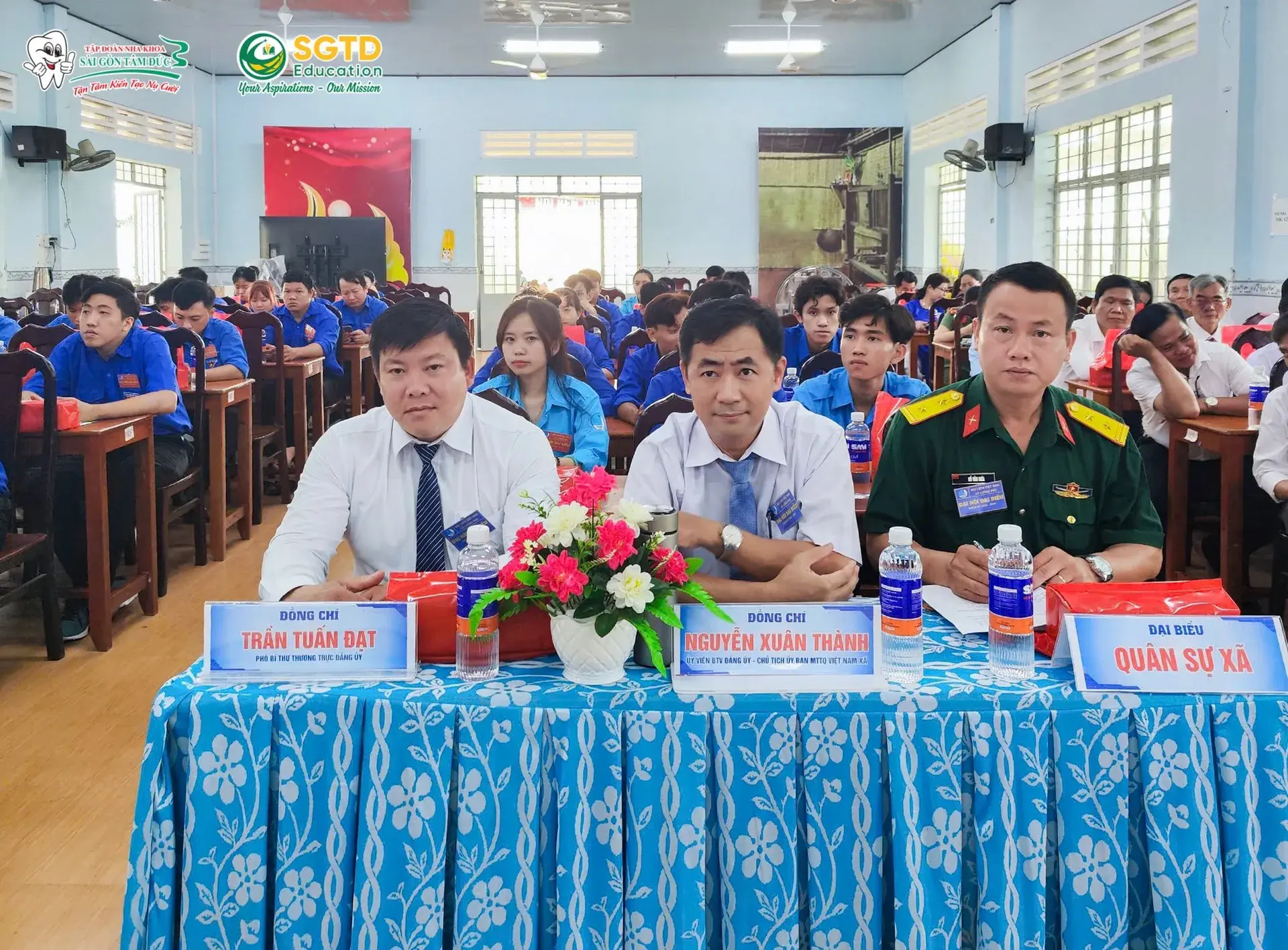 Đại diện SGTD Education cùng các đại biểu tham dự Đại hội tại xã Lương Phú