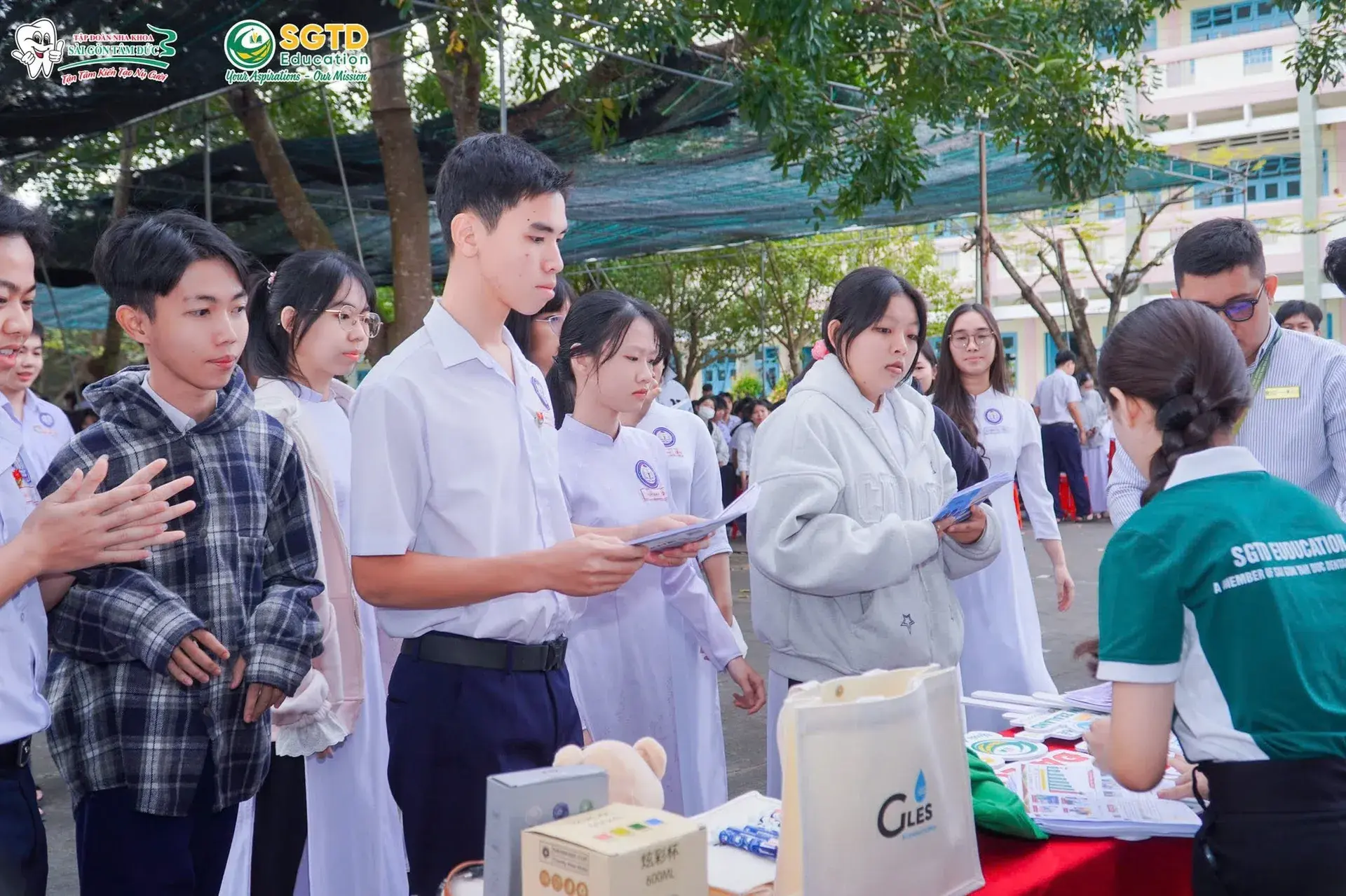 Định Hướng Tương Lai - Tư Vấn Hướng Nghiệp cùng SGTD Education tại Trường THPT Trần Văn Ơn (ảnh 29/30)