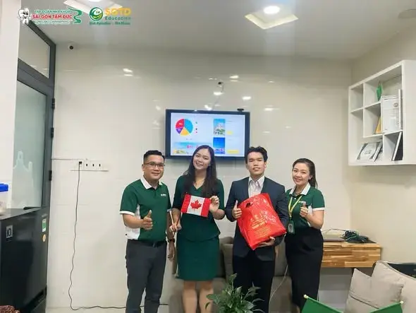 Đối Tác Canada đến Thăm và Làm Việc