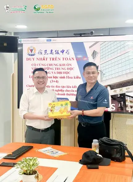 Đón Tiếp Đoàn Trường Lĩnh Đông – Thắt Chặt Hợp Tác Quốc Tế cùng (ảnh 3/11)