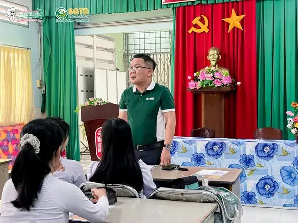 Đồng Hành từ Những Bước Đầu Tiên – Buổi Tư Vấn Chuyên Sâu cùng Học Sinh Khối 11,12 tại Trường THPT Nguyễn Đình Chiểu (ảnh 3/10)
