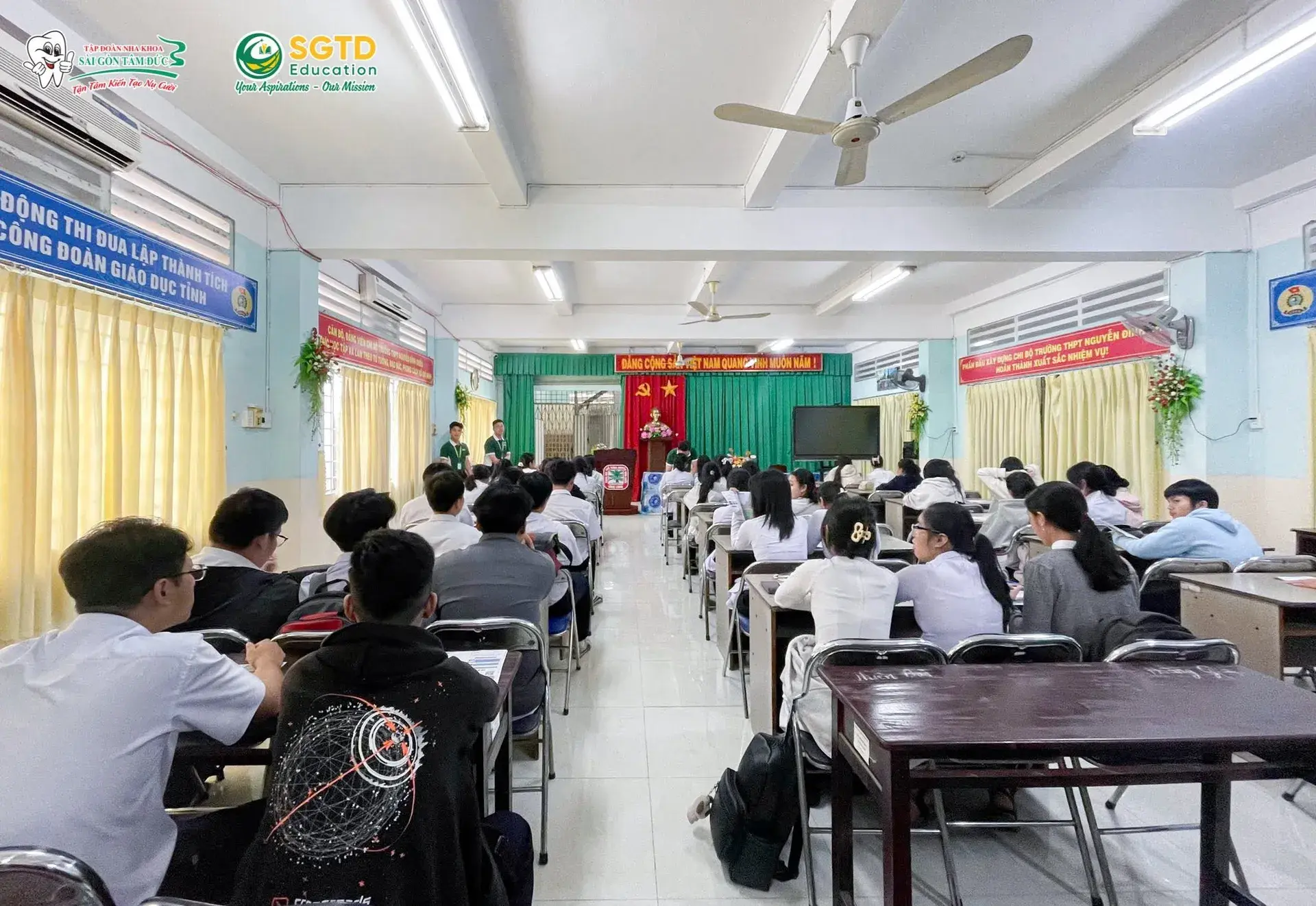 Đồng Hành từ Những Bước Đầu Tiên – Buổi Tư Vấn Chuyên Sâu cùng Học Sinh Khối 11,12 tại Trường THPT Nguyễn Đình Chiểu (ảnh 10/10)