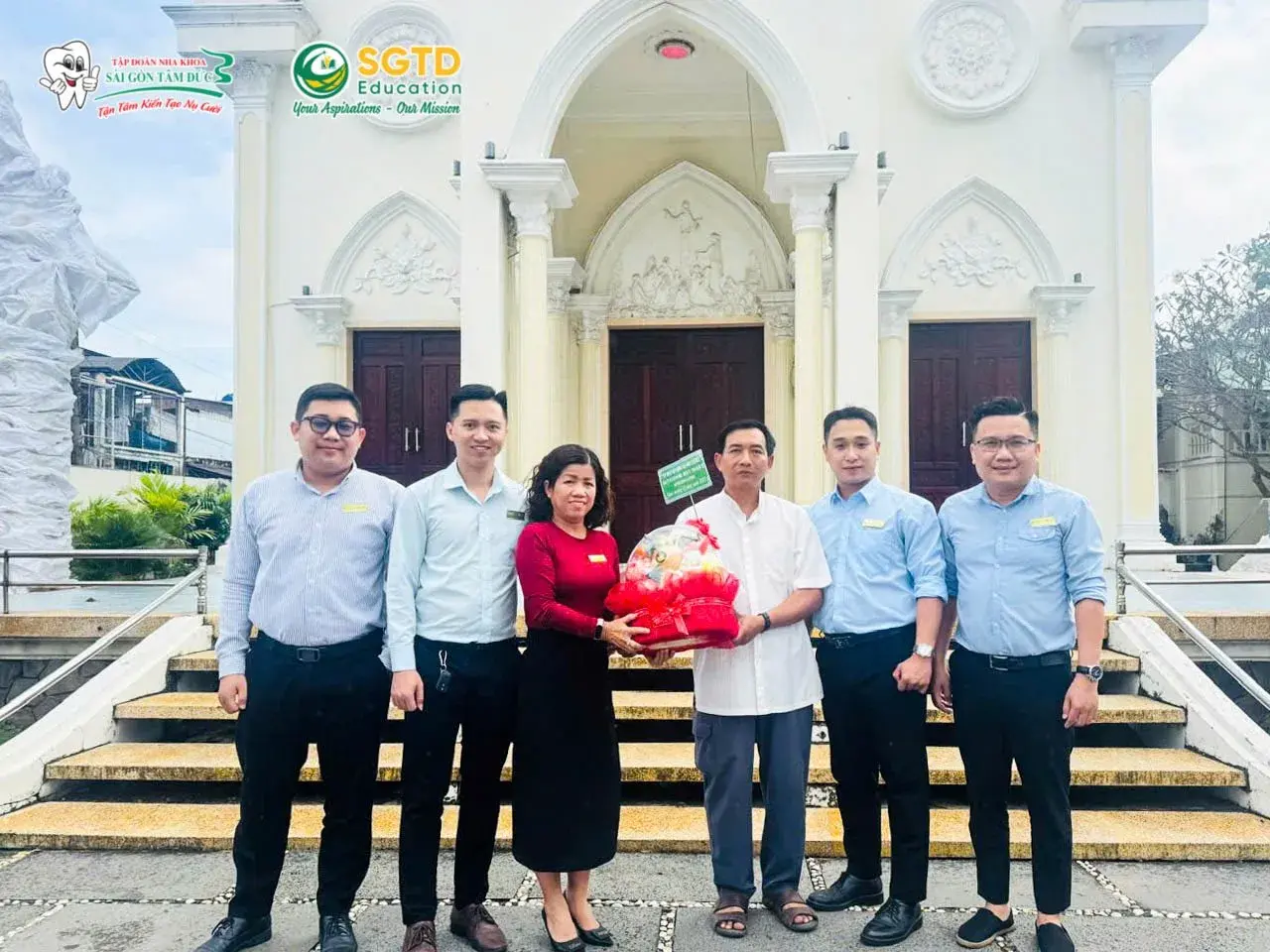 Không khí Giáng Sinh ấm áp trong buổi gặp gỡ cộng đồng của SGTD Education