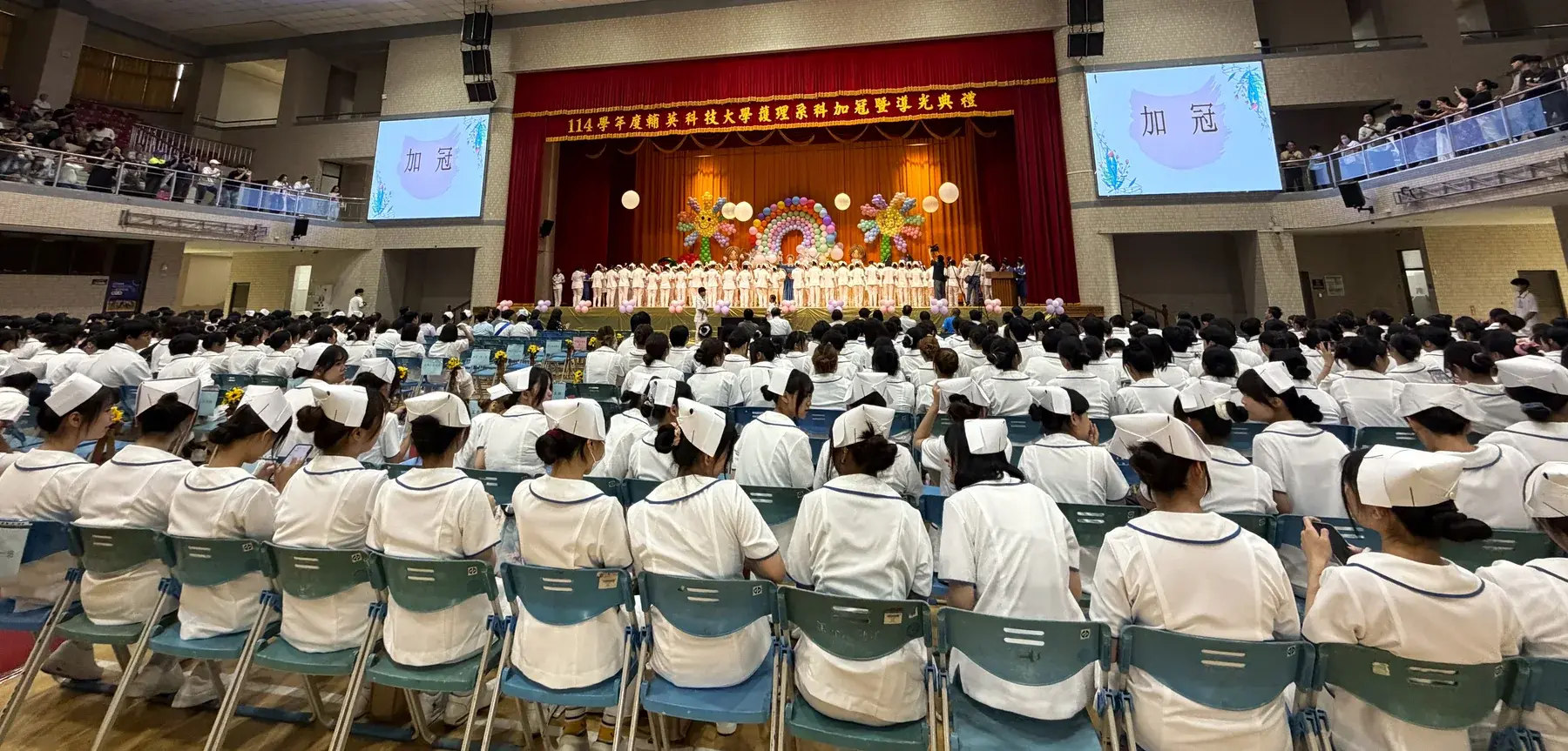 Toàn cảnh sinh viên Điều dưỡng tại lễ gia nhập ngành của Fooyin University