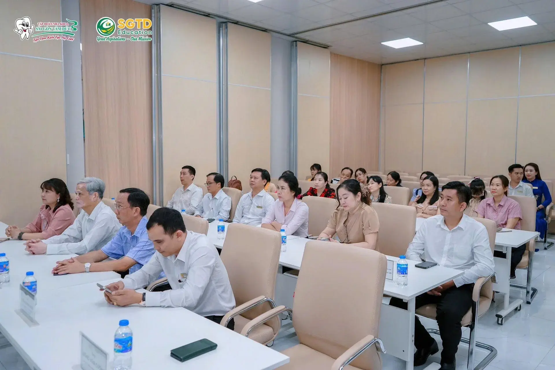 Buổi lễ khai giảng khép lại trong không khí ấm áp, xúc động và tràn đầy niềm tin