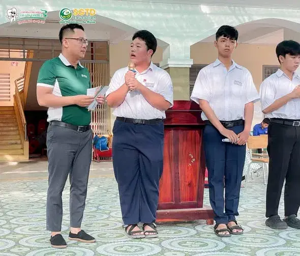 Khởi Đầu Năng Lượng Tuần Mới - SGTD Education Lan Toả Giá Trị Giáo Dục cho Các Em Học Sinh tại Trường THPT Phan Liêm (ảnh 2/31)