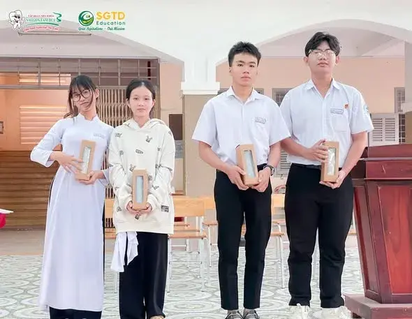 Khởi Đầu Năng Lượng Tuần Mới - SGTD Education Lan Toả Giá Trị Giáo Dục cho Các Em Học Sinh tại Trường THPT Phan Liêm (ảnh 3/31)