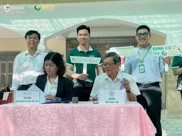 Khởi Đầu Năng Lượng Tuần Mới - SGTD Education Lan Toả Giá Trị Giáo Dục cho Các Em Học Sinh tại Trường THPT Phan Liêm (ảnh 5/31)