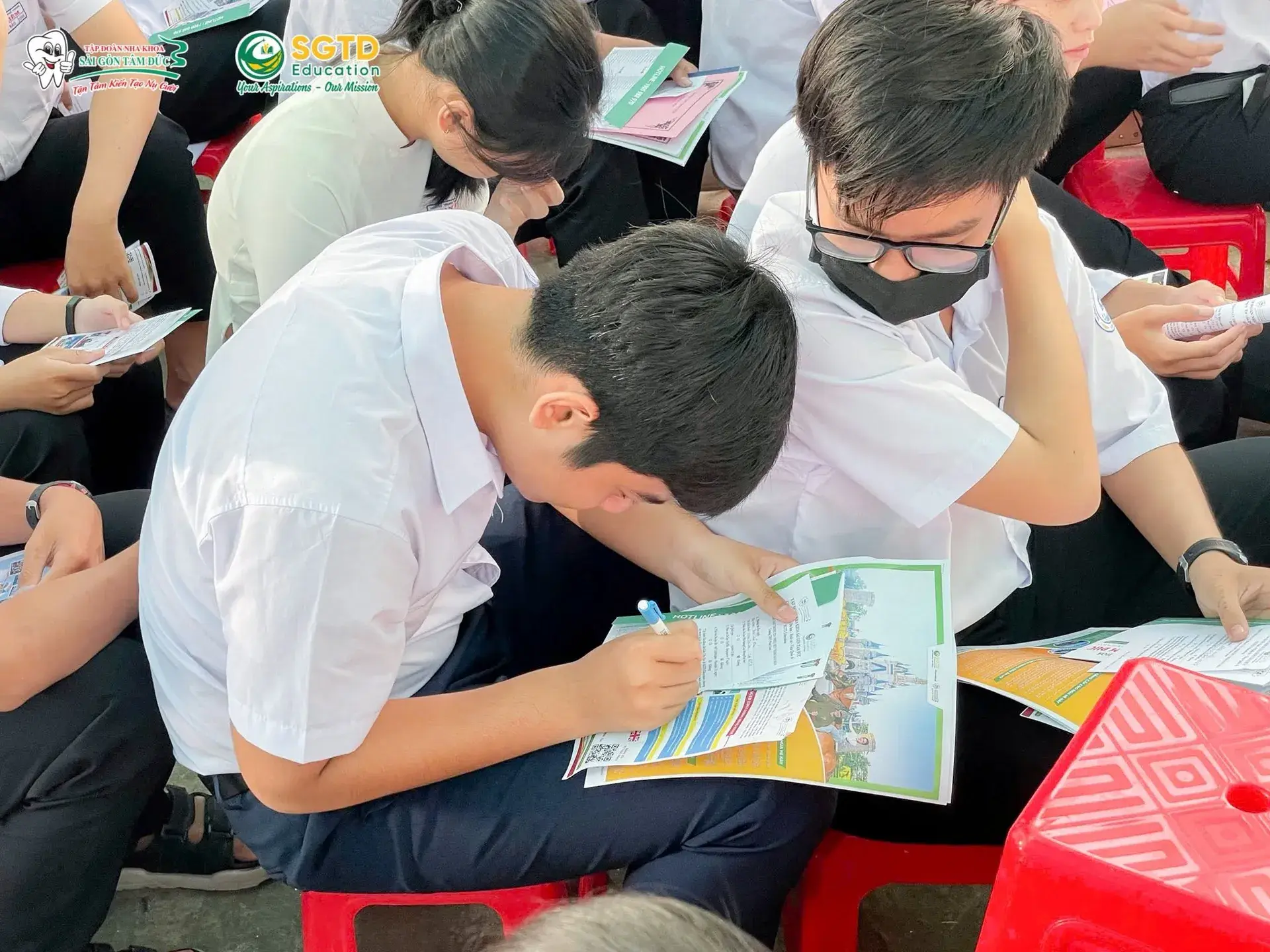 Khởi Đầu Năng Lượng Tuần Mới - SGTD Education Lan Toả Giá Trị Giáo Dục cho Các Em Học Sinh tại Trường THPT Phan Liêm (ảnh 13/31)