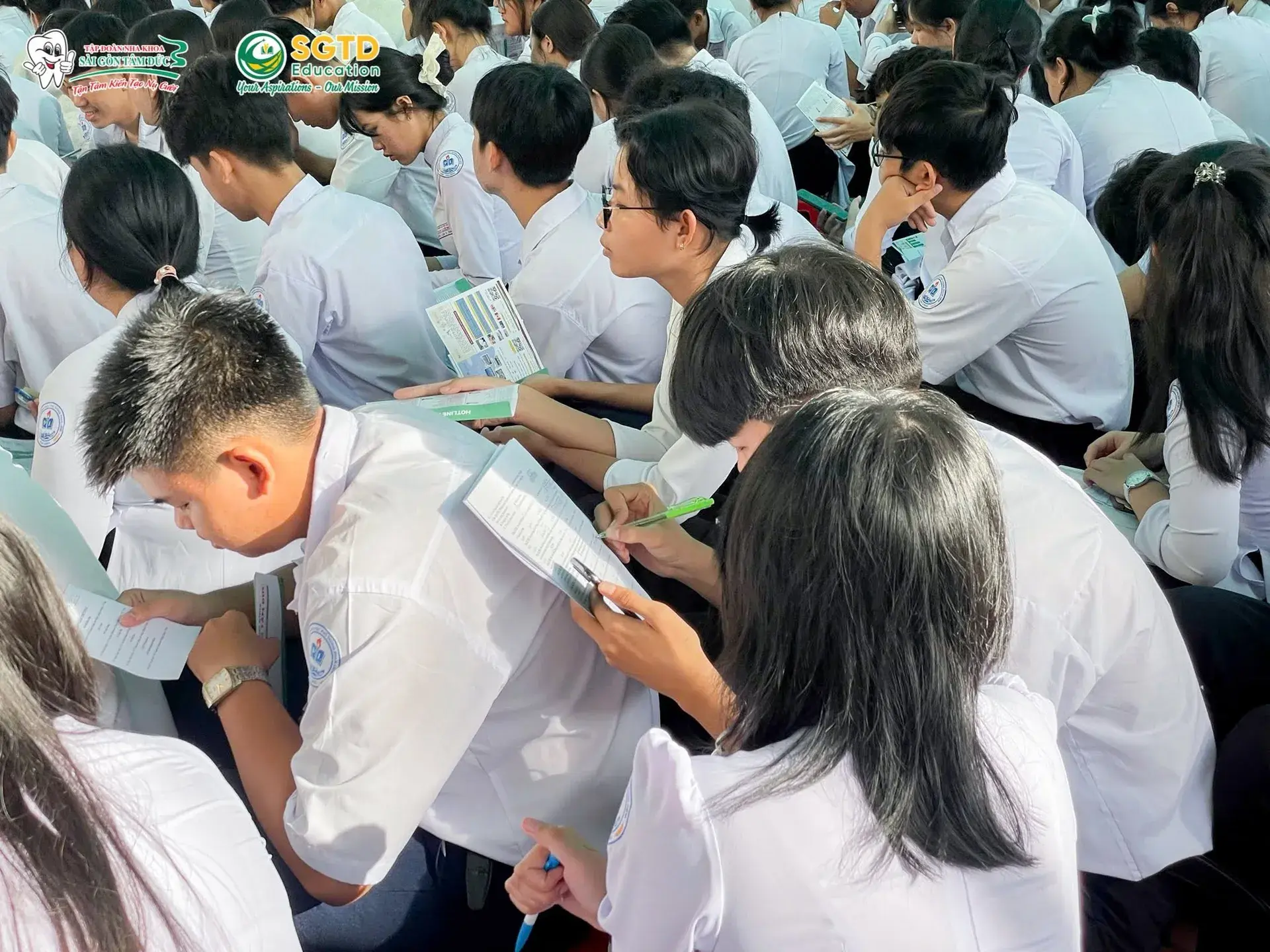 Khởi Đầu Năng Lượng Tuần Mới - SGTD Education Lan Toả Giá Trị Giáo Dục cho Các Em Học Sinh tại Trường THPT Phan Liêm (ảnh 14/31)