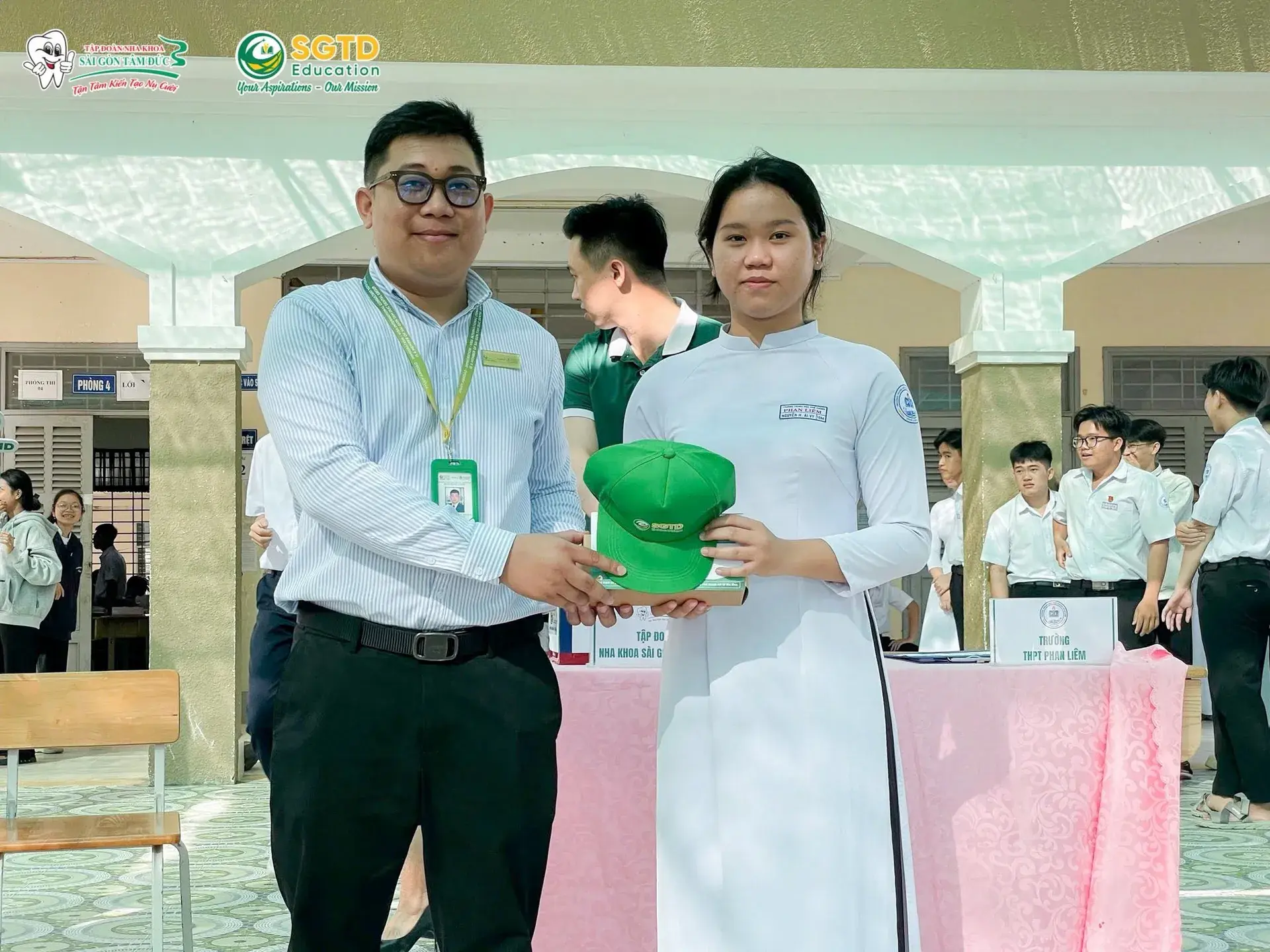 Khởi Đầu Năng Lượng Tuần Mới - SGTD Education Lan Toả Giá Trị Giáo Dục cho Các Em Học Sinh tại Trường THPT Phan Liêm (ảnh 19/31)