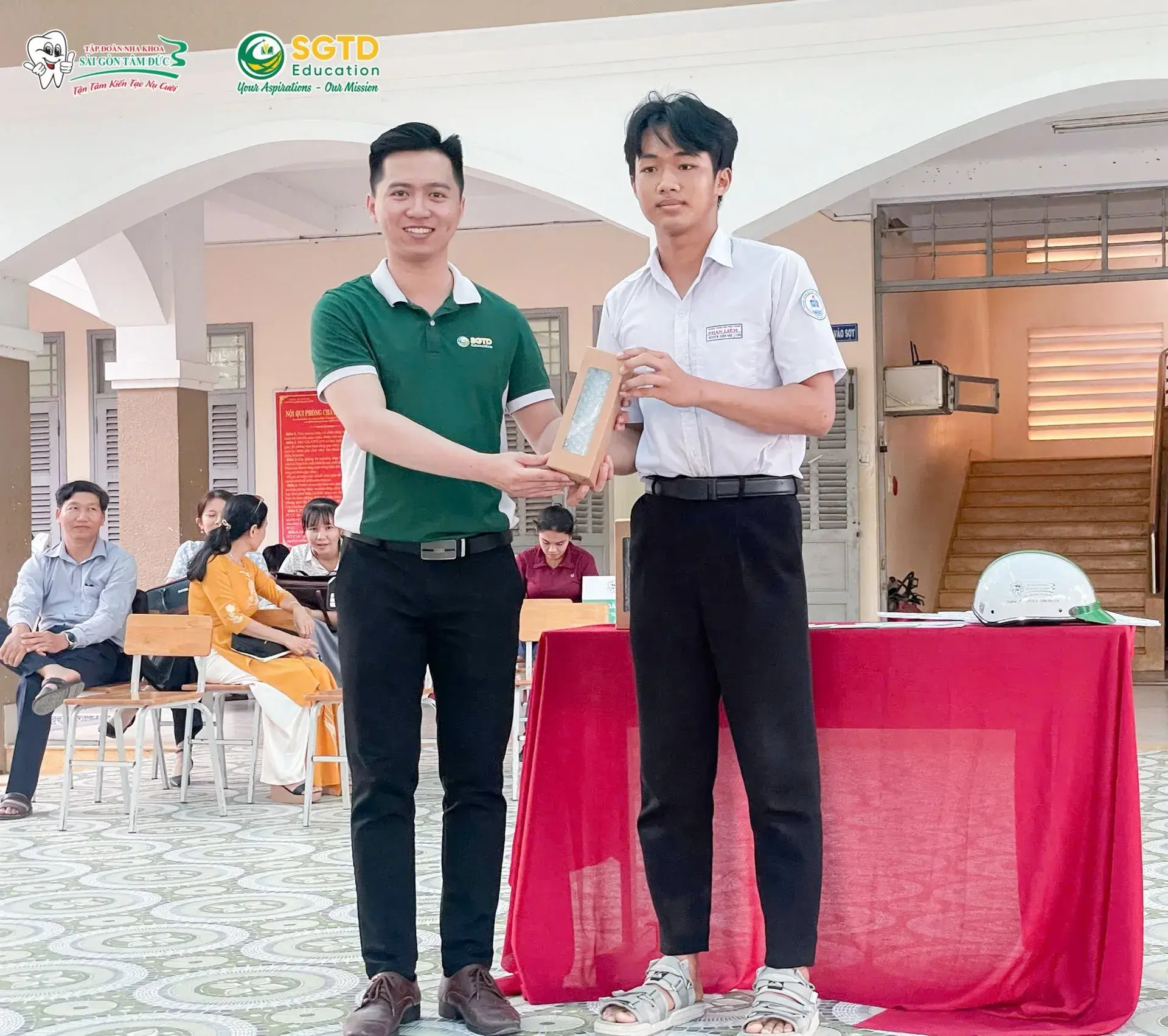Khởi Đầu Năng Lượng Tuần Mới - SGTD Education Lan Toả Giá Trị Giáo Dục cho Các Em Học Sinh tại Trường THPT Phan Liêm (ảnh 24/31)