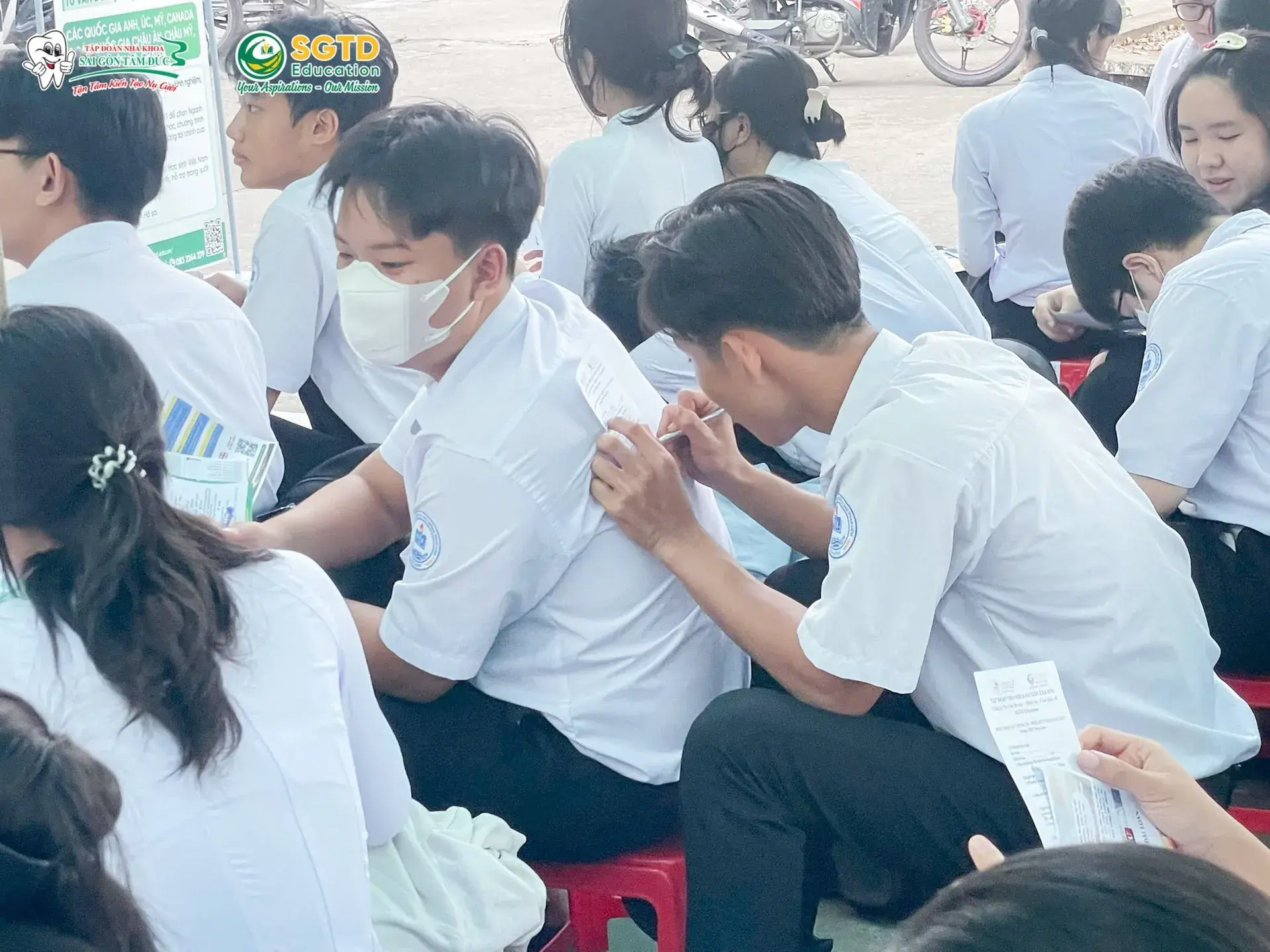 Khởi Đầu Năng Lượng Tuần Mới - SGTD Education Lan Toả Giá Trị Giáo Dục cho Các Em Học Sinh tại Trường THPT Phan Liêm (ảnh 27/31)