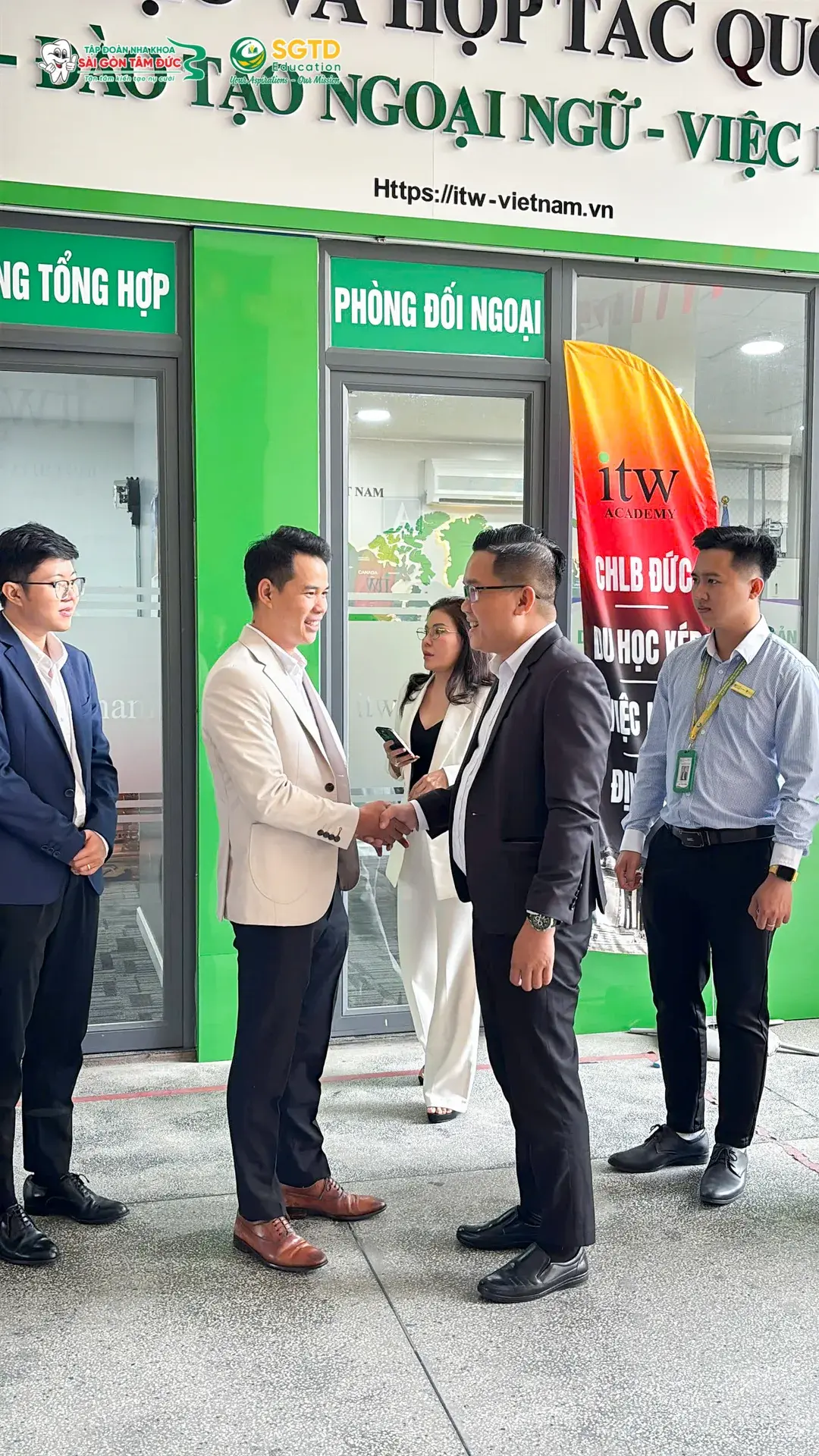 Giới thiệu các lộ trình du học nghề Đức trong buổi ký kết hợp tác