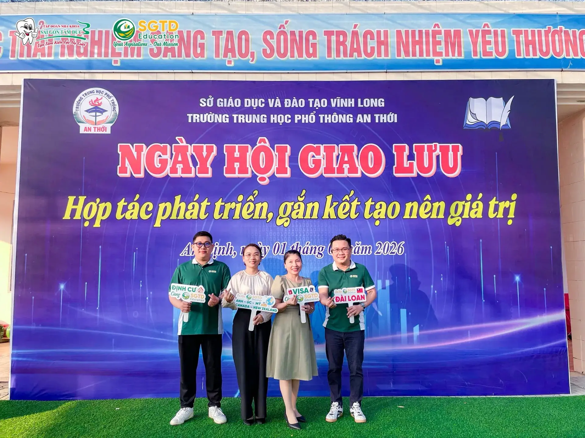 Trò chơi ném vòng tại Ngày hội giao lưu THPT An Thới