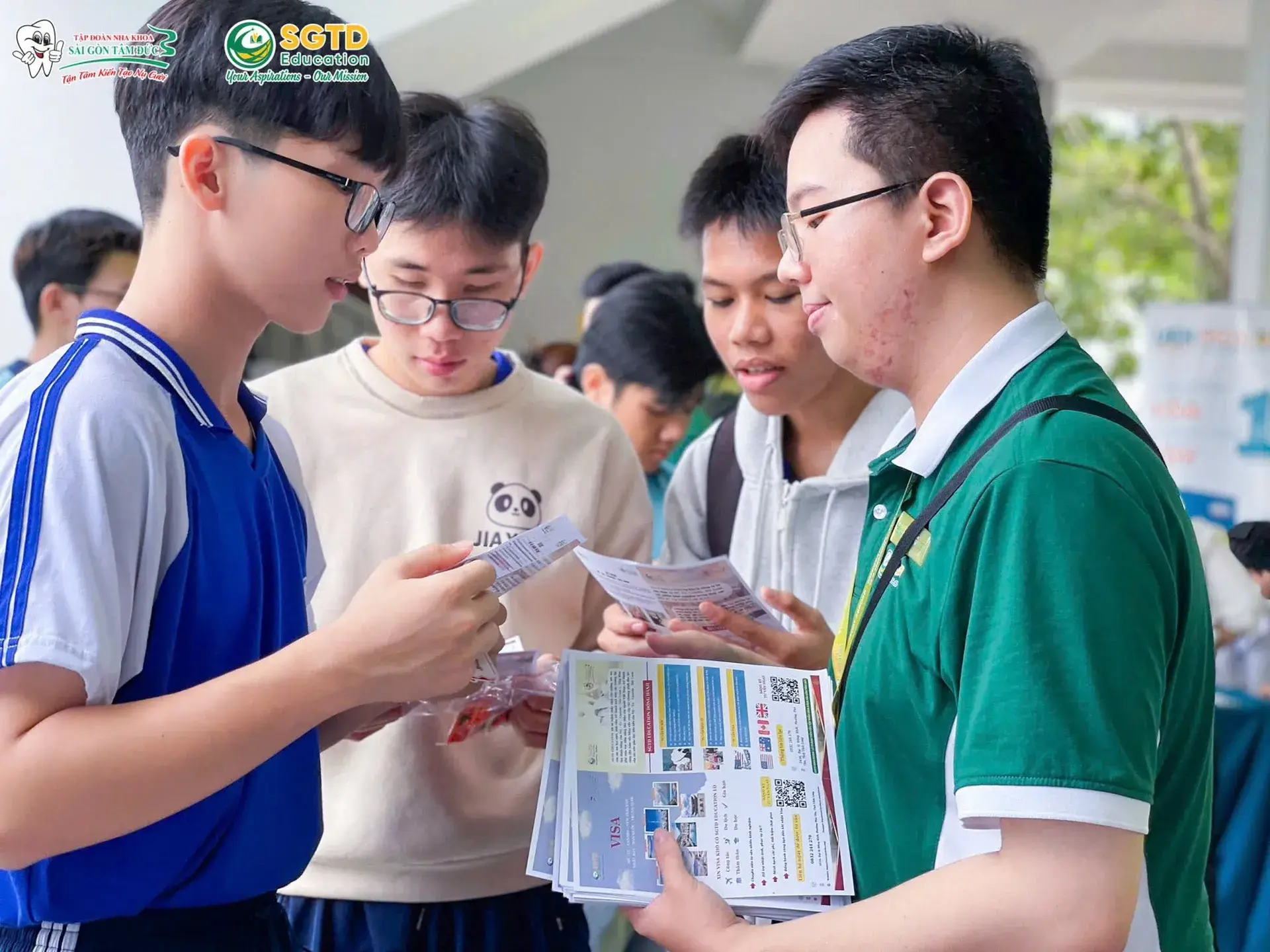 Nhà Tài Trợ Kim Cương Đồng Hành cùng Chương Trình “Nam Bộ Say Hi” Công Ty Tư Vấn Du Học Định Cư Visa Quốc Tế SGTD Education & Tập Đoàn Nha Khoa Sài… (ảnh 12/44)