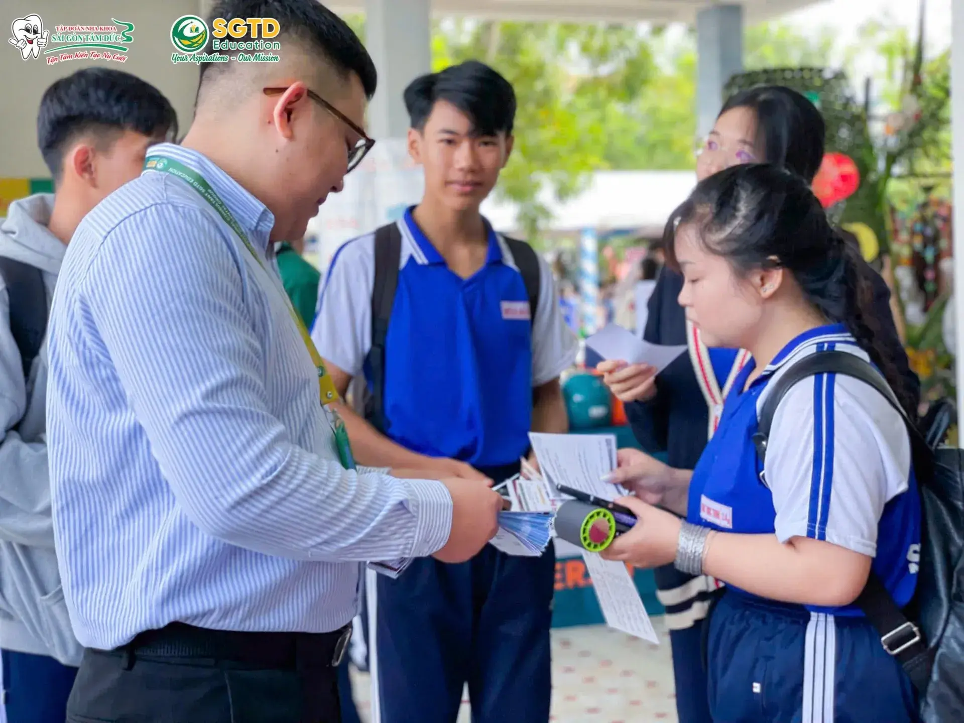 Nhà Tài Trợ Kim Cương Đồng Hành cùng Chương Trình “Nam Bộ Say Hi” Công Ty Tư Vấn Du Học Định Cư Visa Quốc Tế SGTD Education & Tập Đoàn Nha Khoa Sài… (ảnh 13/44)