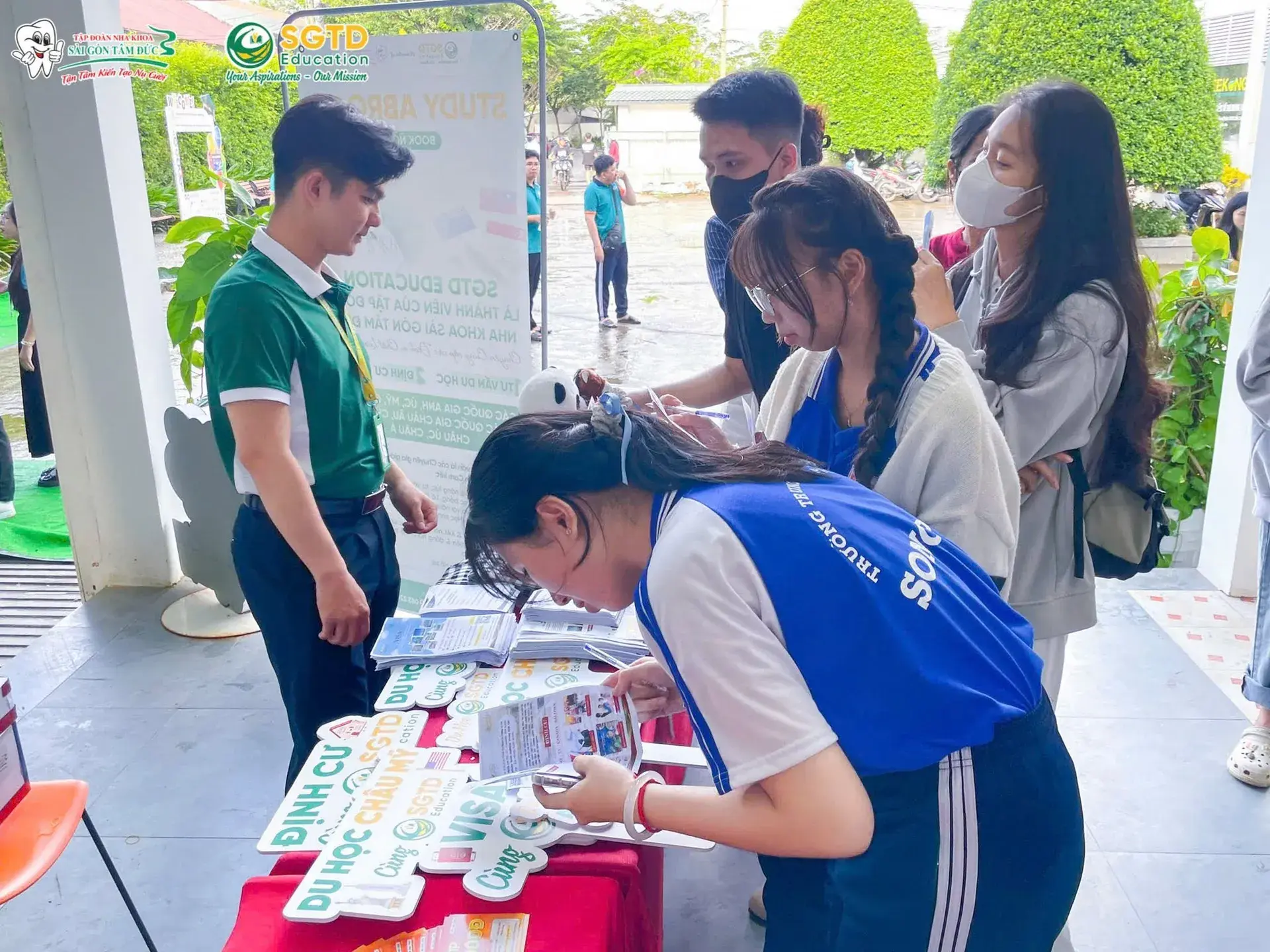 Nhà Tài Trợ Kim Cương Đồng Hành cùng Chương Trình “Nam Bộ Say Hi” Công Ty Tư Vấn Du Học Định Cư Visa Quốc Tế SGTD Education & Tập Đoàn Nha Khoa Sài… (ảnh 15/44)