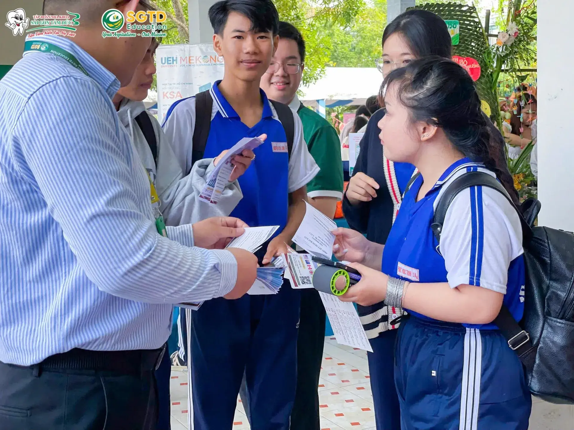 Nhà Tài Trợ Kim Cương Đồng Hành cùng Chương Trình “Nam Bộ Say Hi” Công Ty Tư Vấn Du Học Định Cư Visa Quốc Tế SGTD Education & Tập Đoàn Nha Khoa Sài… (ảnh 16/44)