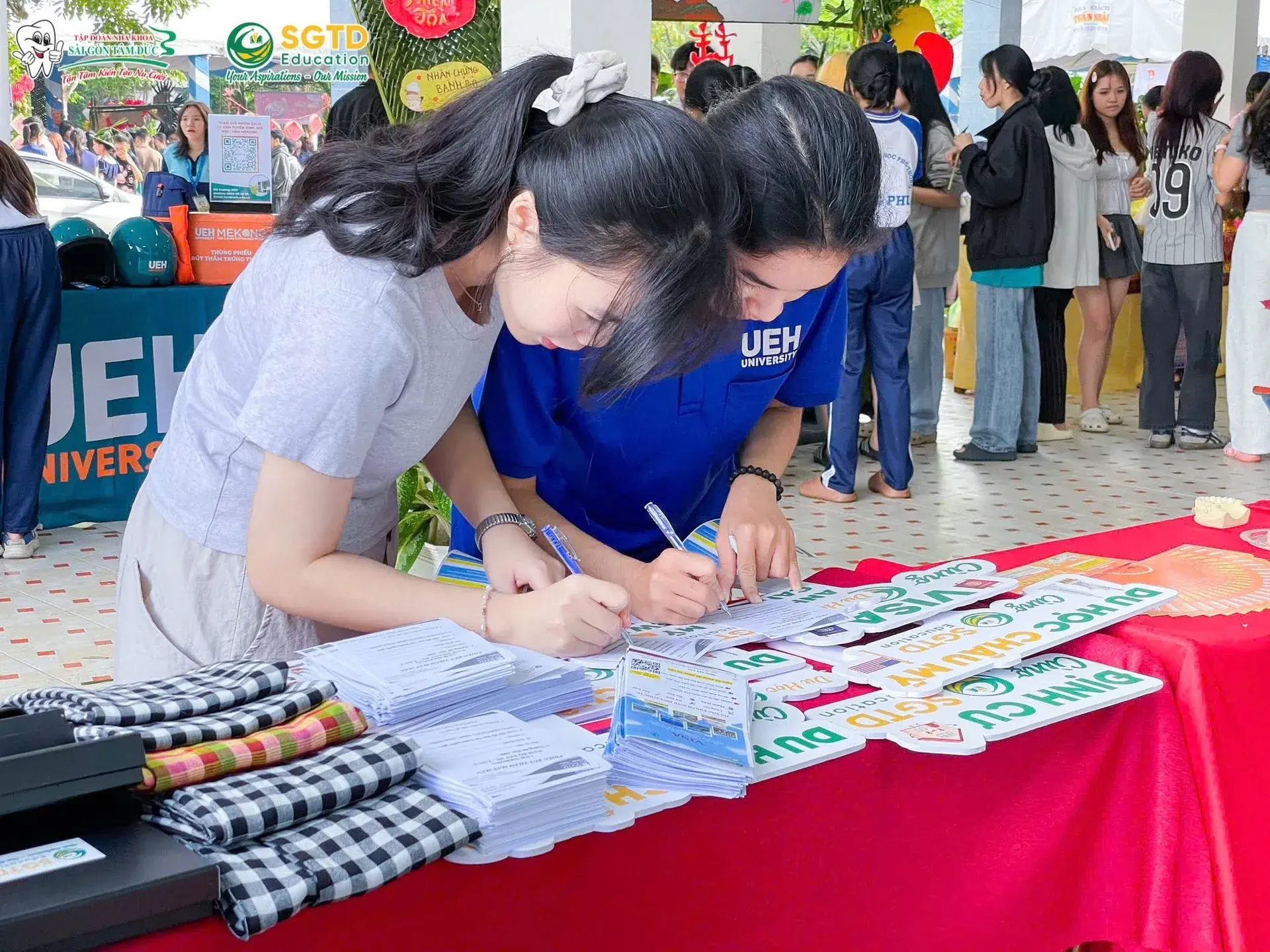 Nhà Tài Trợ Kim Cương Đồng Hành cùng Chương Trình “Nam Bộ Say Hi” Công Ty Tư Vấn Du Học Định Cư Visa Quốc Tế SGTD Education & Tập Đoàn Nha Khoa Sài… (ảnh 17/44)