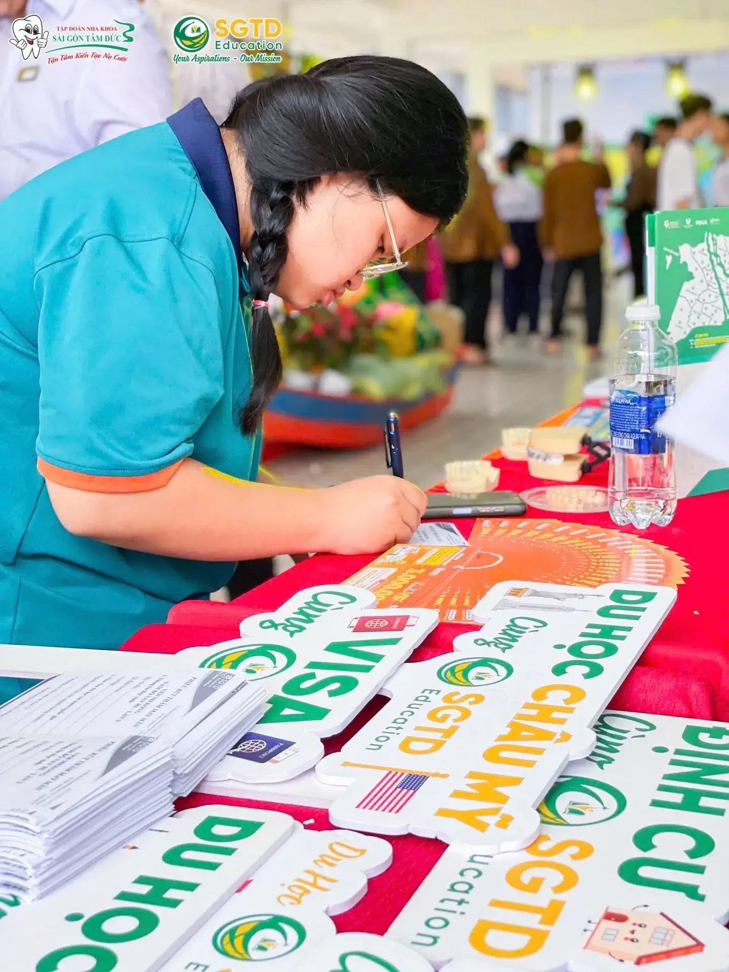 Nhà Tài Trợ Kim Cương Đồng Hành cùng Chương Trình “Nam Bộ Say Hi” Công Ty Tư Vấn Du Học Định Cư Visa Quốc Tế SGTD Education & Tập Đoàn Nha Khoa Sài… (ảnh 23/44)