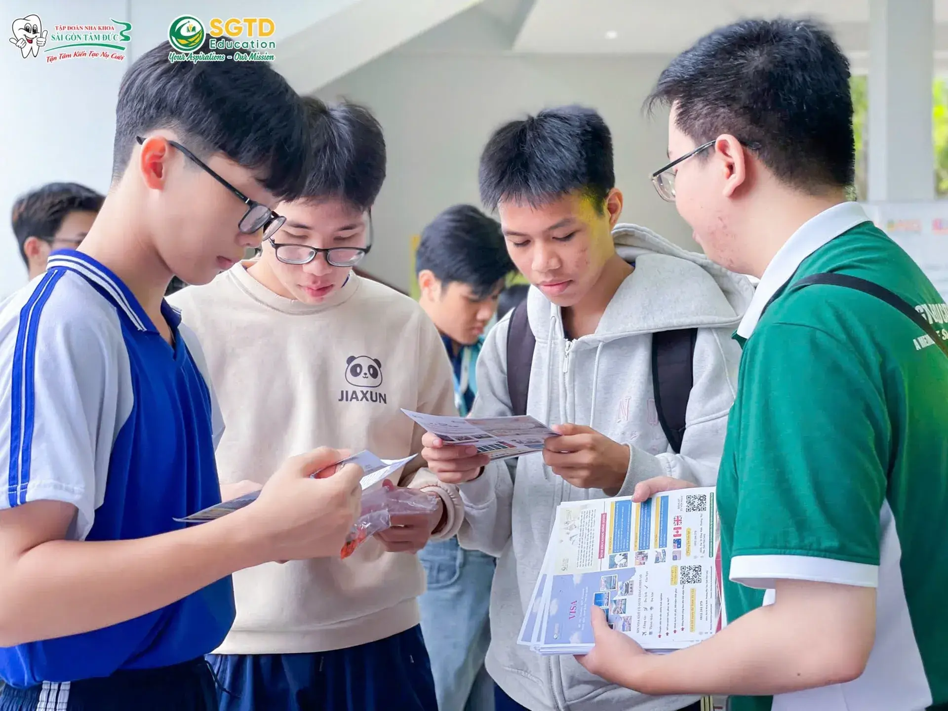 Nhà Tài Trợ Kim Cương Đồng Hành cùng Chương Trình “Nam Bộ Say Hi” Công Ty Tư Vấn Du Học Định Cư Visa Quốc Tế SGTD Education & Tập Đoàn Nha Khoa Sài… (ảnh 25/44)