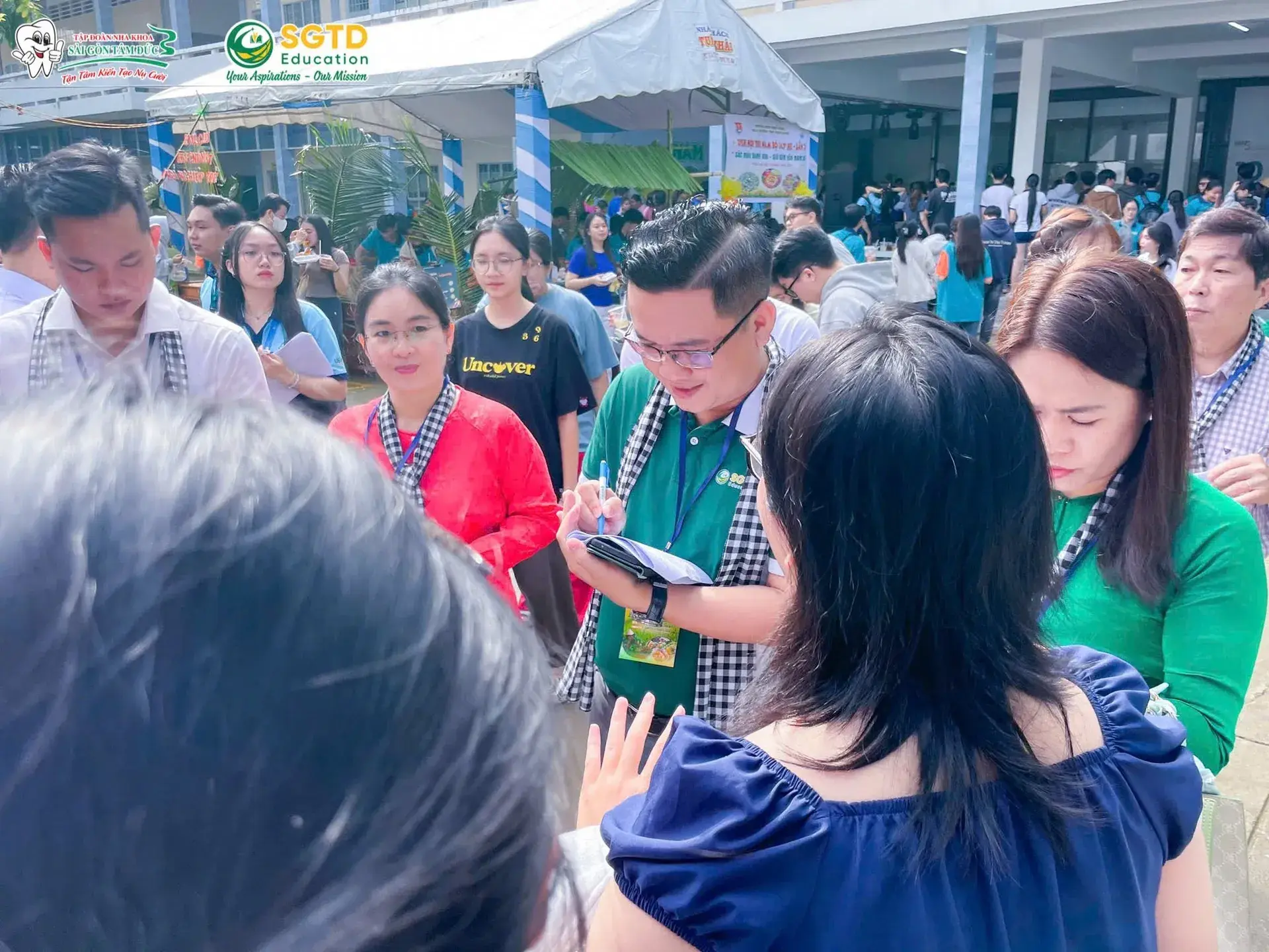 Nhà Tài Trợ Kim Cương Đồng Hành cùng Chương Trình “Nam Bộ Say Hi” Công Ty Tư Vấn Du Học Định Cư Visa Quốc Tế SGTD Education & Tập Đoàn Nha Khoa Sài… (ảnh 29/44)