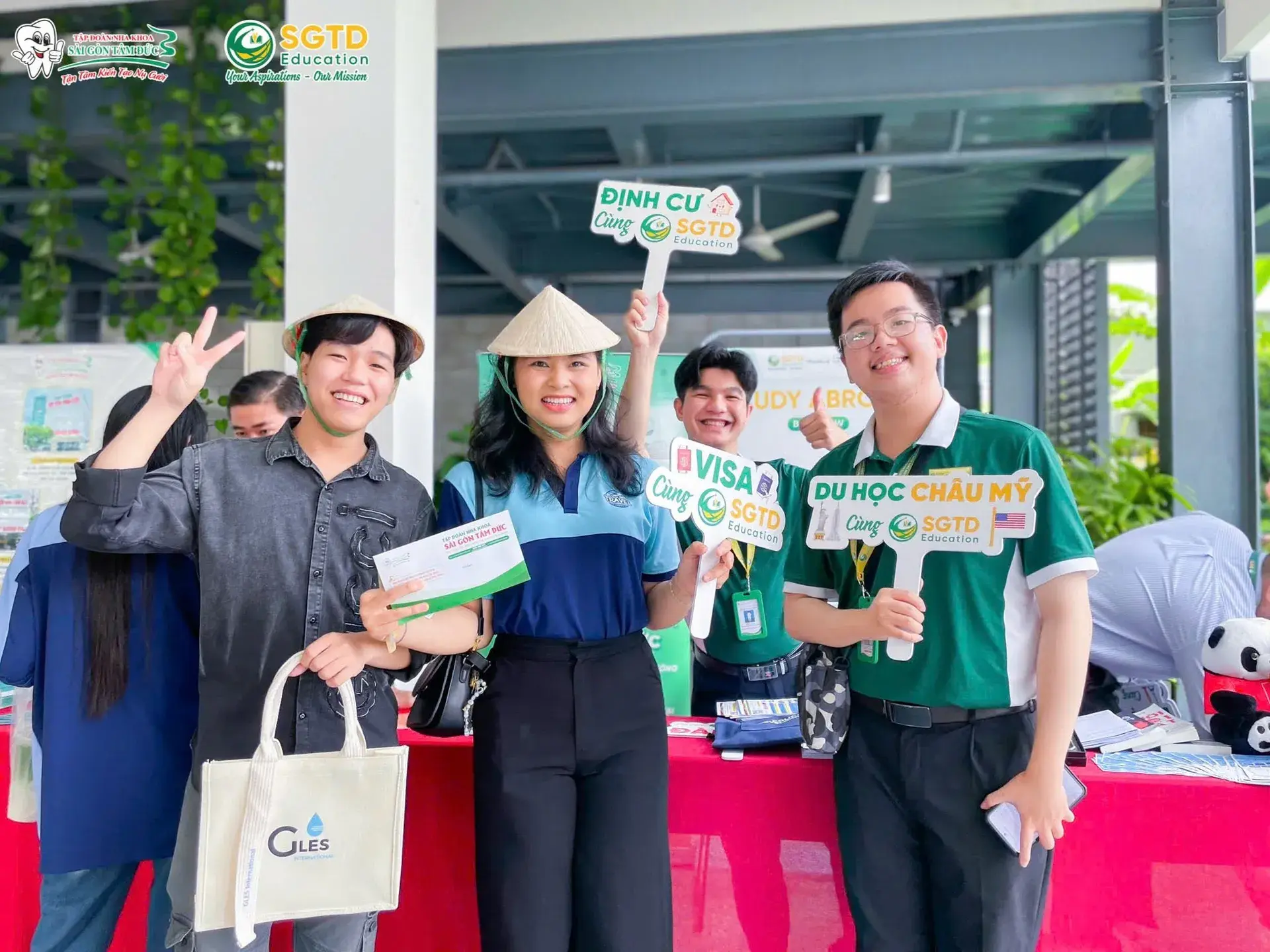 Nhà Tài Trợ Kim Cương Đồng Hành cùng Chương Trình “Nam Bộ Say Hi” Công Ty Tư Vấn Du Học Định Cư Visa Quốc Tế SGTD Education & Tập Đoàn Nha Khoa Sài… (ảnh 43/44)