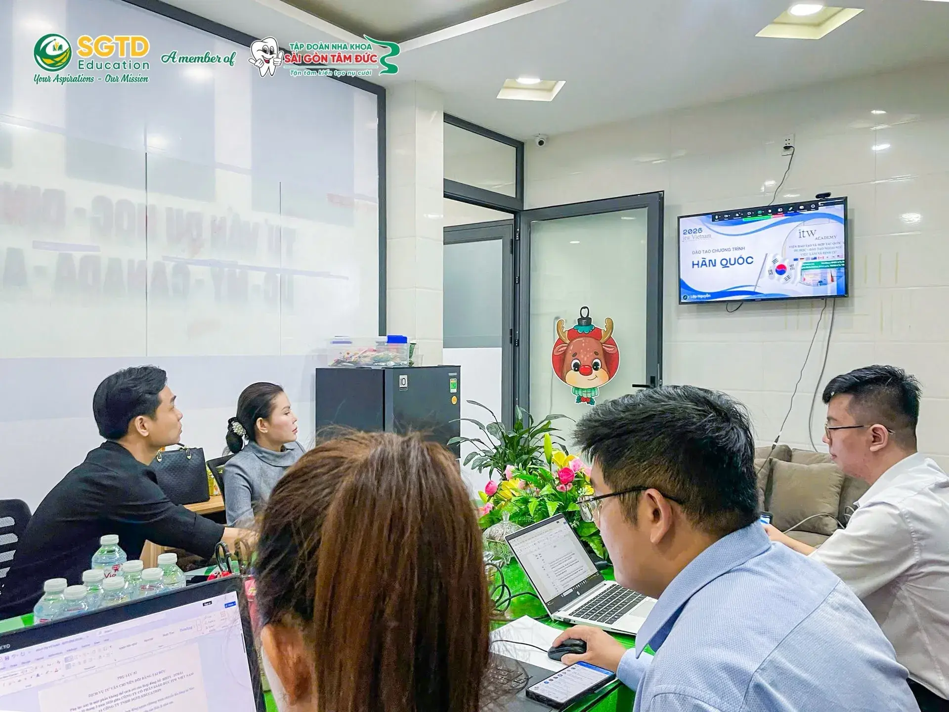 SGTD Education Chào Đón Đối Tác ITW Berlin - CHLB Đức/ ITW Việt Nam: Thắt Chặt Hợp Tác - Lan Tỏa Cơ Hội Quốc Tế đến Học Sinh/Sinh Viên Vĩnh Long (ảnh 14/15)