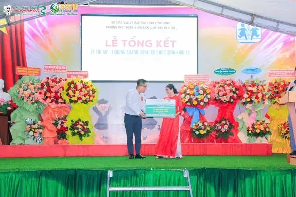 SGTD Education Trao Tặng Học Bổng trong Lễ Tổng Kết - Lễ Tri Ân & Trưởng Thành tại Trường Phổ Thông Hermann Gmeiner Bến Tre (ảnh 3/10)