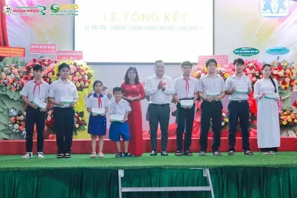 SGTD Education Trao Tặng Học Bổng trong Lễ Tổng Kết - Lễ Tri Ân & Trưởng Thành tại Trường Phổ Thông Hermann Gmeiner Bến Tre (ảnh 5/10)