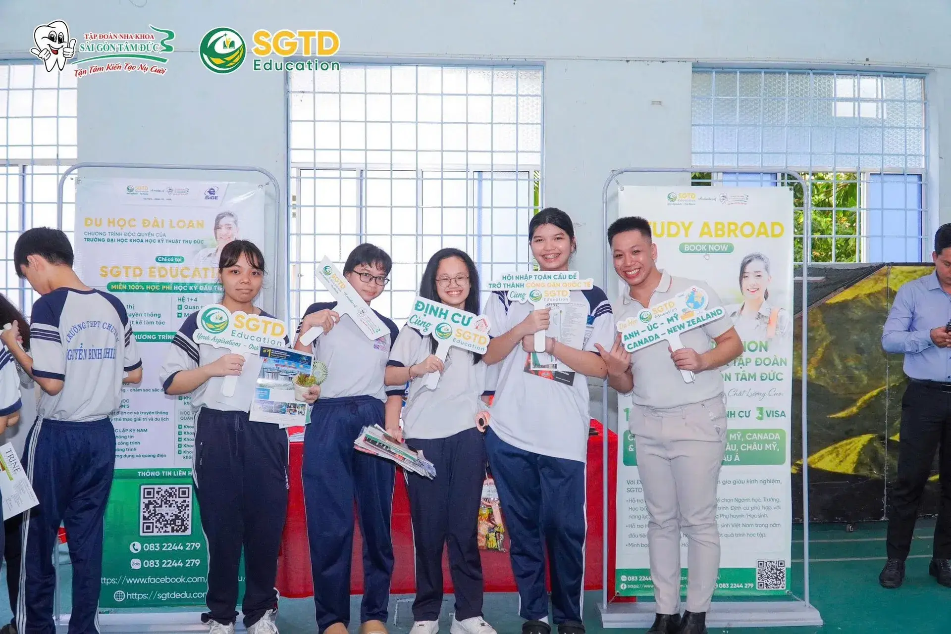 Sự Kiện “Back To School” Bùng Nổ tại THPT Chuyên Nguyễn Bỉnh Khiêm cùng (ảnh 12/27)