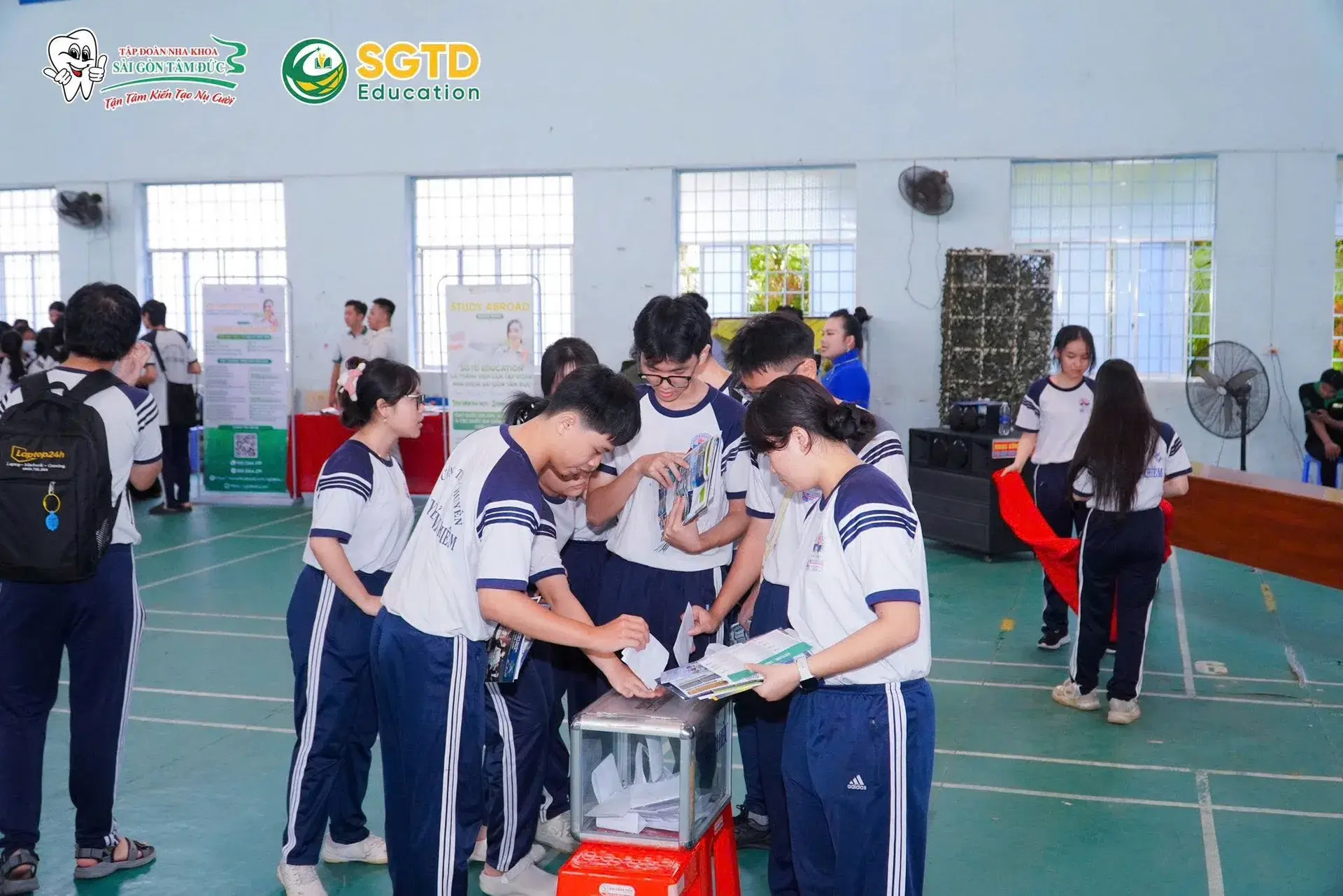 Sự Kiện “Back To School” Bùng Nổ tại THPT Chuyên Nguyễn Bỉnh Khiêm cùng (ảnh 17/27)