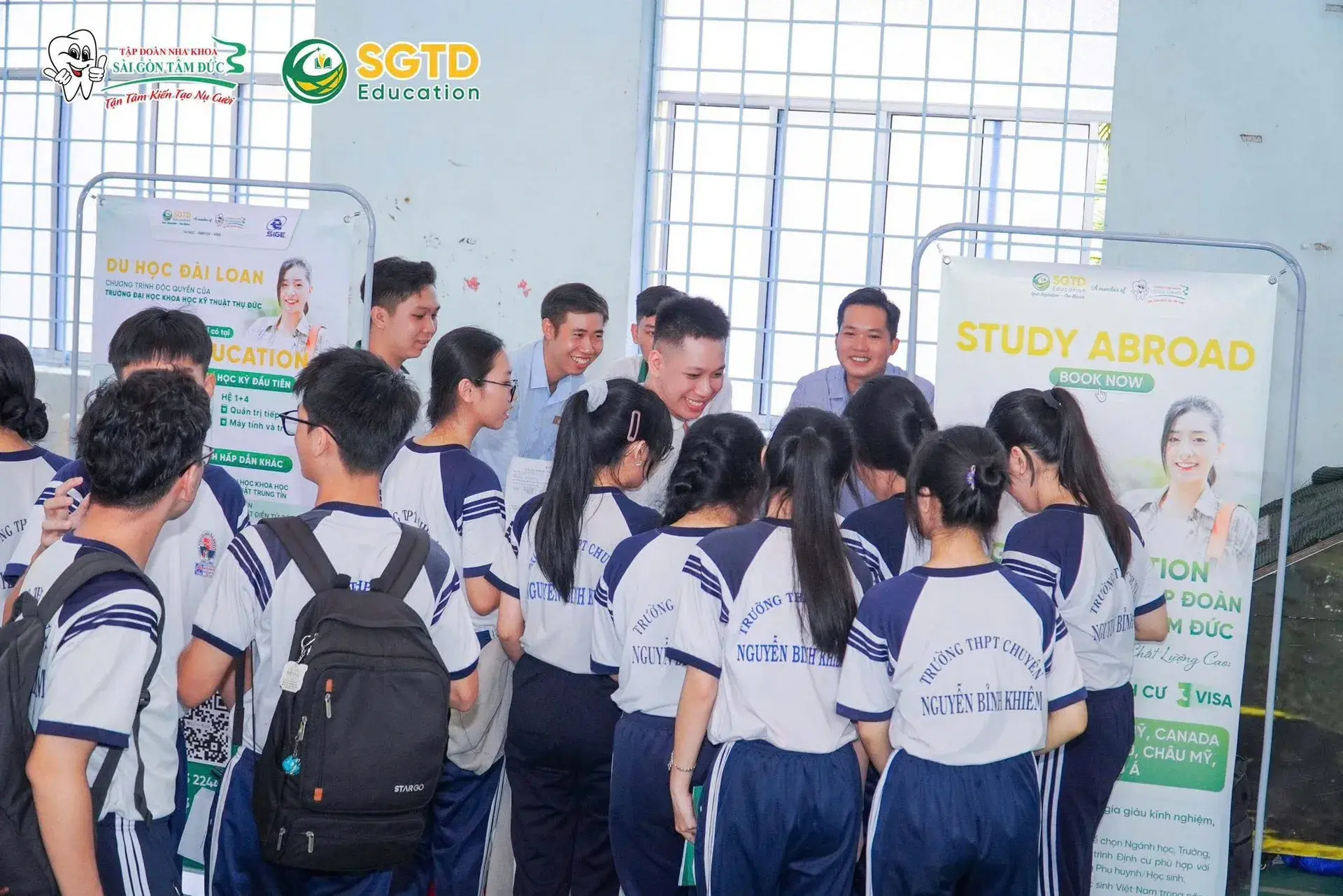 Sự Kiện “Back To School” Bùng Nổ tại THPT Chuyên Nguyễn Bỉnh Khiêm cùng (ảnh 18/27)