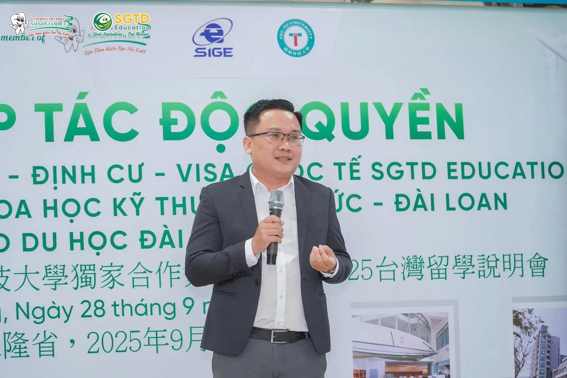 Thành Công Rực Rỡ: Ký Kết Hợp Tác Độc Quyền Giữa SGTD Education và Trường Đại Học Khoa Học Kỹ Thuật Thụ Đức – Đài Loan & Hội Thảo Du Học Đài Loan 2025 (ảnh 7/51)